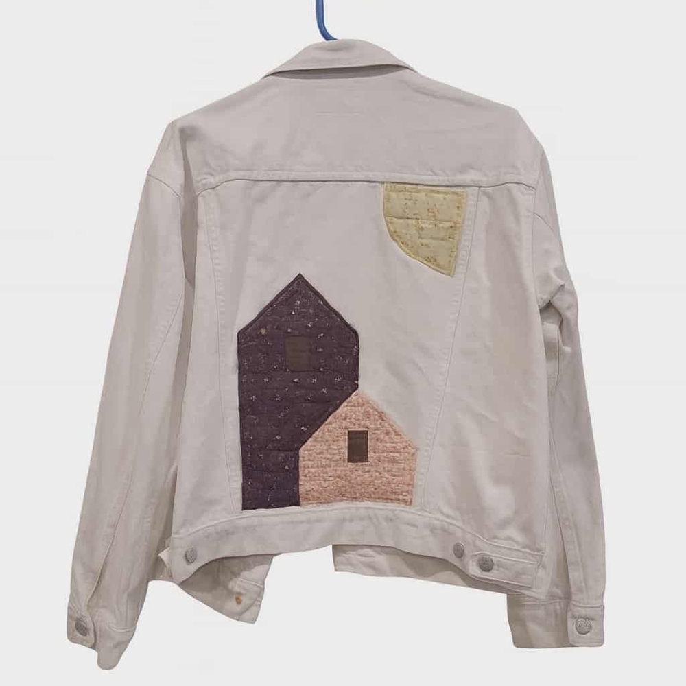 Handmade Upcycled Denim Jacket – Quilt Patchwork Houses Design 🏡✨